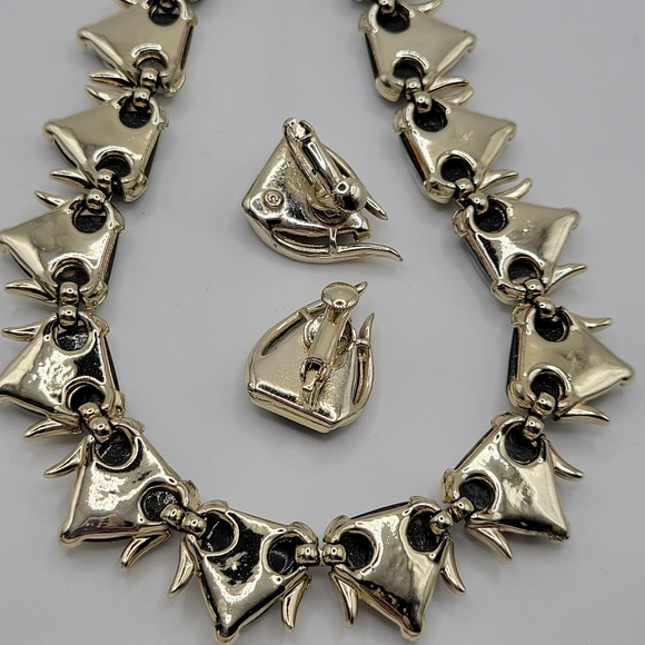 VTG Coro Demi-Parure: Gold Tone Setting | White, Black, Gold "Confetti" | SIGNED - Picture 9 of 13